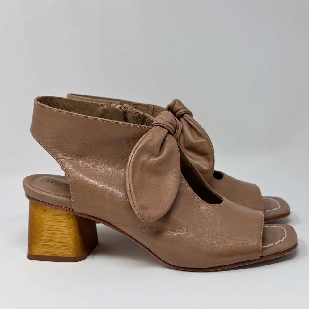 Bernardo Lizzie Leather Bow Sandal Heel Tan 7M Peep Toe Wood Heel